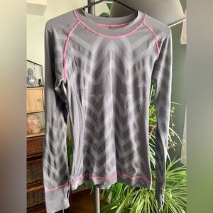 Climawear ladies long sleeve top. Size large